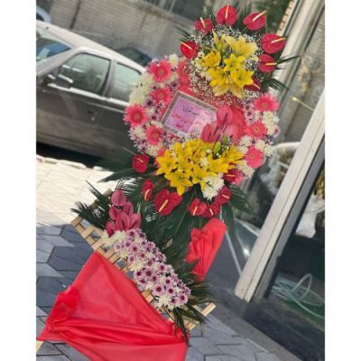 تاج گل برای تالار پذیرایی بنیامین نصرت