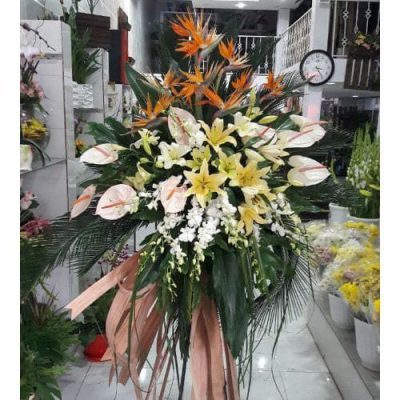 تاج گل برای امامزاده هادی و زینب خاتون شهید غیوری