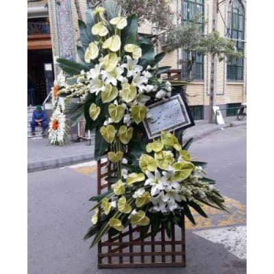 تاج گل برای آستان مقدس امامزاده حسن