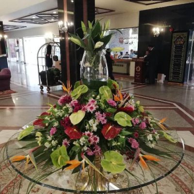 تاج گل برای تالار پذیرایی معلم هفت حوض