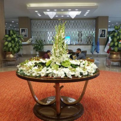 تاج گل برای تالار پذیرایی قصر یاس تهران