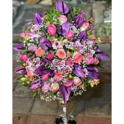 تاج گل برای تالار پذیرایی میخک شبیری جی