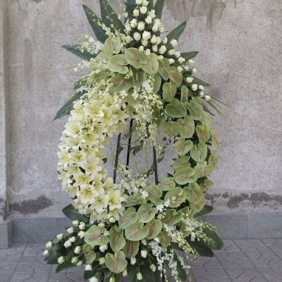تاج گل برای امامزاده طالب (ع)