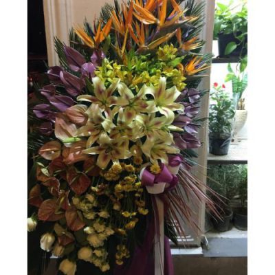 تاج گل برای سالن اجتماعات شقایق محلاتی