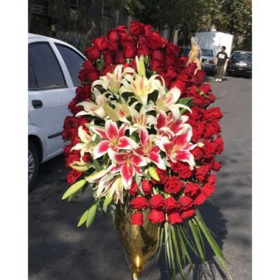 تاج گل برای سالن ۴۴ نمایشگاه بین المللی