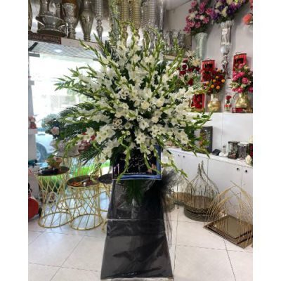 تاج گل برای آستان مقدس امامزادگان ابراهیم و اسحاق علیهم السلام