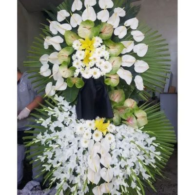 تاج گل برای مسجد عقیق نیاوران