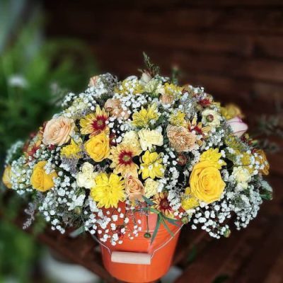 دسته گل برای مرکز خرید آرین میرداماد