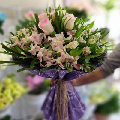دسته گل برای مرکز خرید کیش باغ آذری