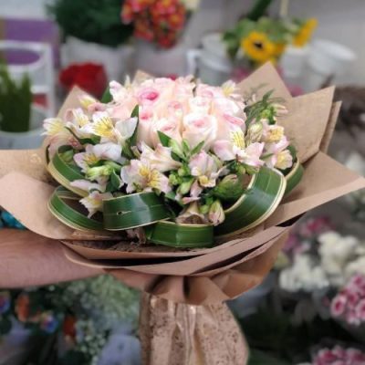 دسته گل برای بیمارستان مدائن فلسطین انقلاب