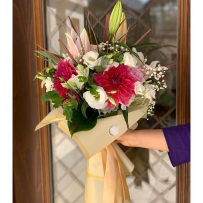 دسته گل برای کلینیک آرورا دکتر محمدرضا محمدی سعادت آباد