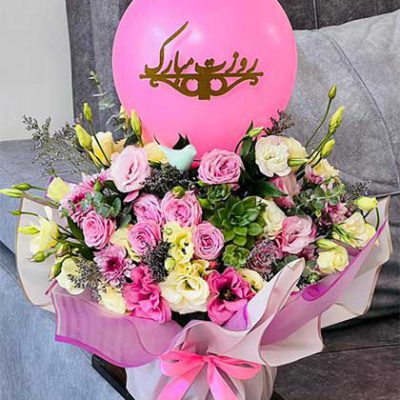 خرید دسته گل با بادکنک هلیومی برای دوست دختر خانم میانسال شیک و لوکس
