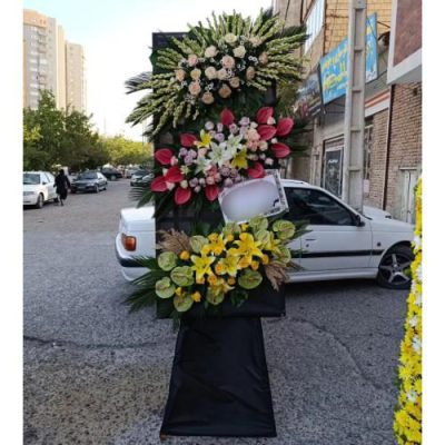تاج گل یک طبقه برای مراسم یادبود در مسجد امام سجاد خیابان انقلاب 392