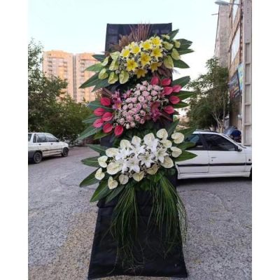 تاج گل چهار طبقه برای مراسم خاکسپاری در بهشت سکینه 379