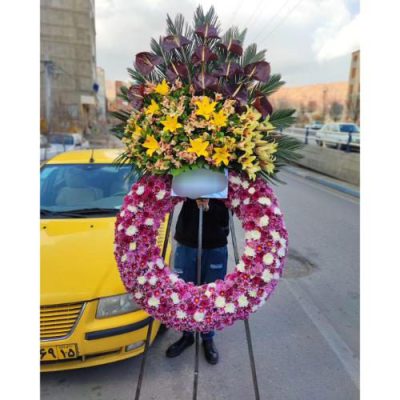 تاج گل ایستاده برای مراسم افتتاحیه در بلوار نیاوران 419