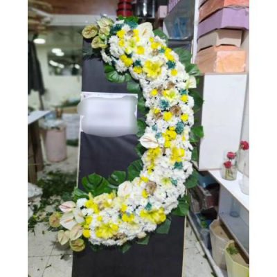 تاج گل ایستاده برای مراسم افتتاحیه در خیابان زعفرانیه 491