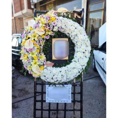 تاج گل چهار طبقه برای مراسم خاکسپاری در بهشت زهرا 454