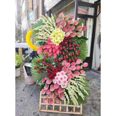 تاج گل برای افتتاحیه فروشگاه در خیابان نیاوران 453