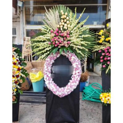 تاج گل یک طبقه برای مراسم یادبود در مسجد امام صادق میدان ولیعصر 445