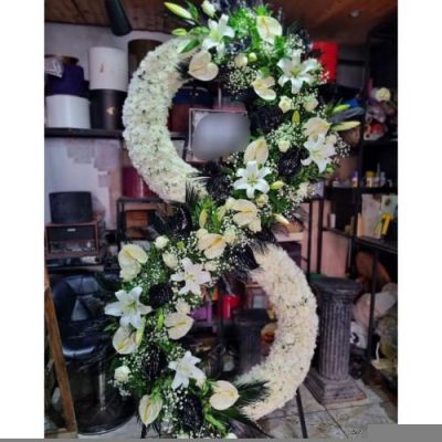 تاج گل برای نمایشگاه علمی و دانش‌بنیان 1308