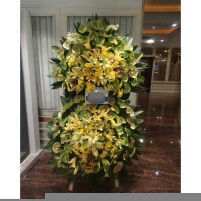 تاج گل برای افتتاحیه نمایشگاه‌های صنایع دستی 1845