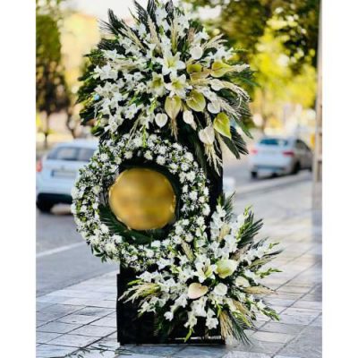 تاج گل یک طبقه برای مراسم یادبود در مسجد امام جعفر صادق بلوار فردوس 437