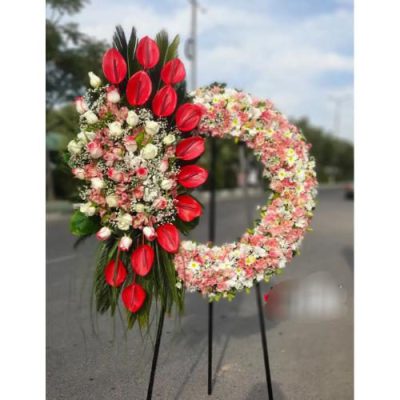 تاج گل ایستاده برای مراسم افتتاحیه در بلوار کشاورز 459