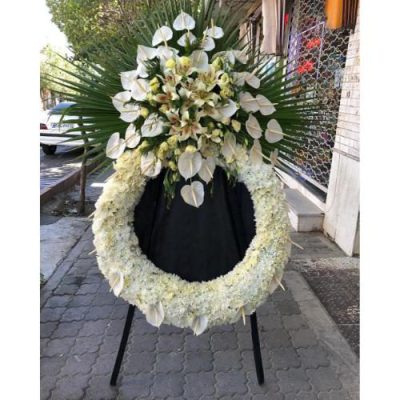 تاج گل دو طبقه برای مراسم خاکسپاری در بهشت سکینه 112