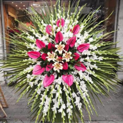 تاج گل سه طبقه برای نمایشگاه بوستان گفتگو 107