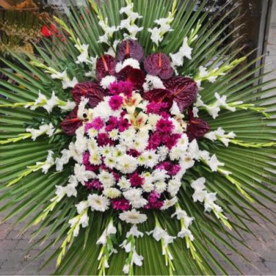 تاج گل برای افتتاحیه کلینیک در محله گیشا 122