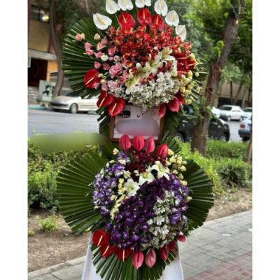 تاج گل برای افتتاحیه کارگاه‌های هنری 1930