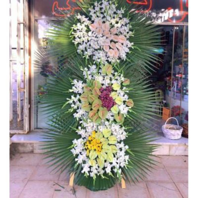 تاج گل برای افتتاحیه دفتر کار در خیابان مطهری 145