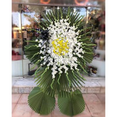 تاج گل تسلیت برای مراسم ختم در مسجد اعظم خیابان جمهوری 195