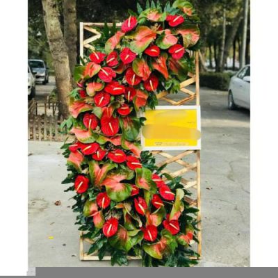 تاج گل برای نمایشگاه فناوری‌های نوین و مدرن 1353