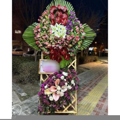 تاج گل برای افتتاحیه کافه‌های جدید 1965