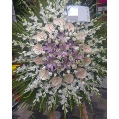 تاج گل ایستاده برای نمایشگاه در نمایشگاه بین‌المللی کرج 166
