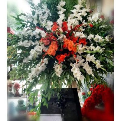 تاج گل برای افتتاحیه نمایشگاه در برج میلاد 161