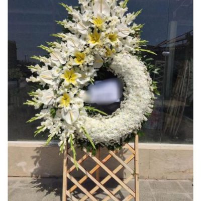 تاج گل چهار طبقه برای مراسم خاکسپاری در بهشت زهرا 530