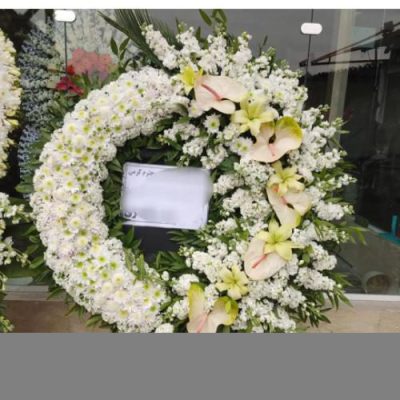 تاج گل یک طبقه برای مراسم یادبود در مسجد جامع میدان ولیعصر 592