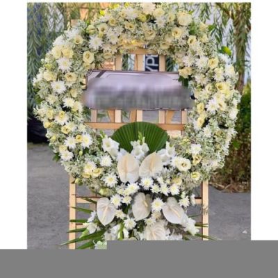 تاج گل یک طبقه برای مراسم یادبود در مسجد جامع میدان تجریش 577