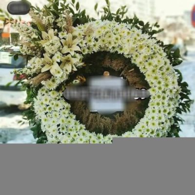 تاج گل ایستاده برای مراسم افتتاحیه دفتر کار در بلوار آفریقا 578