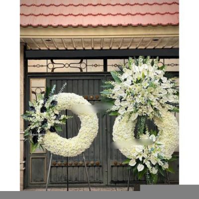 تاج گل یک طبقه برای مراسم یادبود در مسجد جامع میدان هفت تیر 606