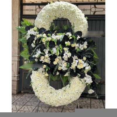 تاج گل چهار طبقه برای مراسم خاکسپاری در بهشت زهرا 338