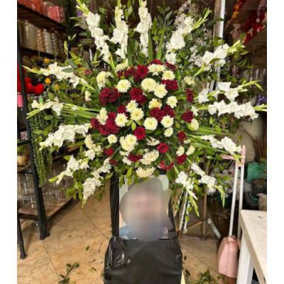 جام گل برای افتتاحیه فروشگاه در خیابان ولیعصر 315