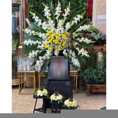 تاج گل یک طبقه برای مراسم یادبود در مسجد امام حسین میدان فلسطین 838