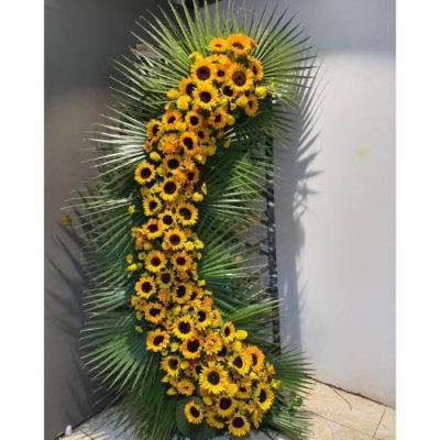 تاج گل برای نمایشگاه توانمندی‌های علمی 1322