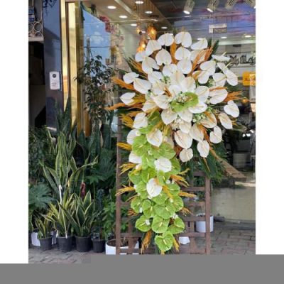 تاج گل برای نمایشگاه نقاشی و مجسمه‌سازی 1377