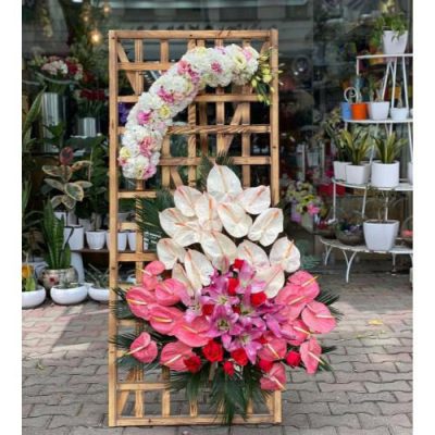 تاج گل برای نمایشگاه مهارت‌های تحصیلی 1378