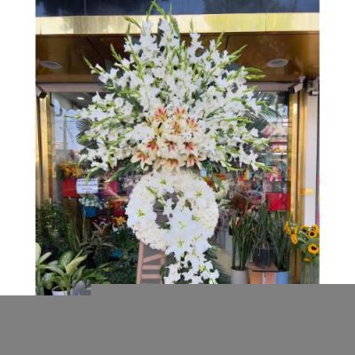 تاج گل چهار طبقه برای مراسم خاکسپاری در آرامستان امامزاده طاهر 1568