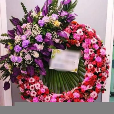 تاج گل ایستاده برای مراسم افتتاحیه در خیابان الهیه 711